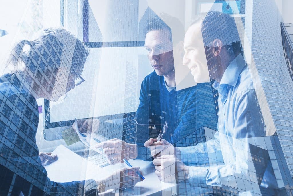 Grant Thornton UK LLP verkaufte eine Mehrheitsbeteiligung an die Private-Equity-Gruppe Cinven. Der Schritt markiert eines der bedeutendsten Investments von Fremdkapital im britischen Wirtschaftsprüfungsmarkt. Mit einem Deal-Volumen von geschätzten 1,3 bis 1,5 Milliarden Pfund strebt Grant Thornton an, durch gezielte Investitionen in Technologie und neue Dienstleistungen sowie die Expansion in neue Märkte seine Wettbewerbsposition zu stärken. Diese strategische Partnerschaft zeigt: Private Equity (PE) kann ein bedeutender Wachstumstreiber sein.