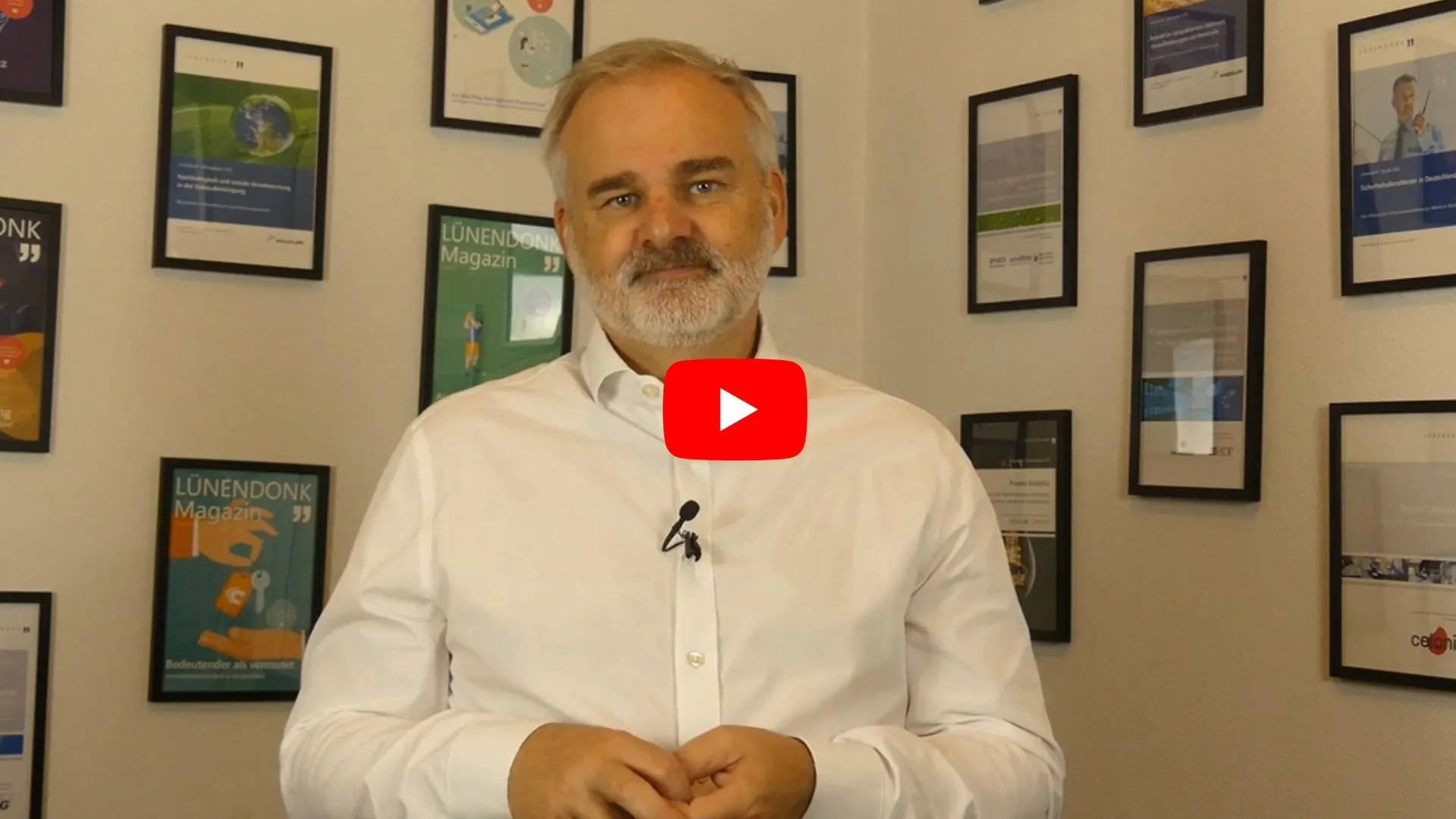 A preview image of a video about the Lünendonk® Survey 2026 entitled "Tax Technology 3.0". A middle-aged man is speaking to the camera. In the center is a red YouTube symbol.
